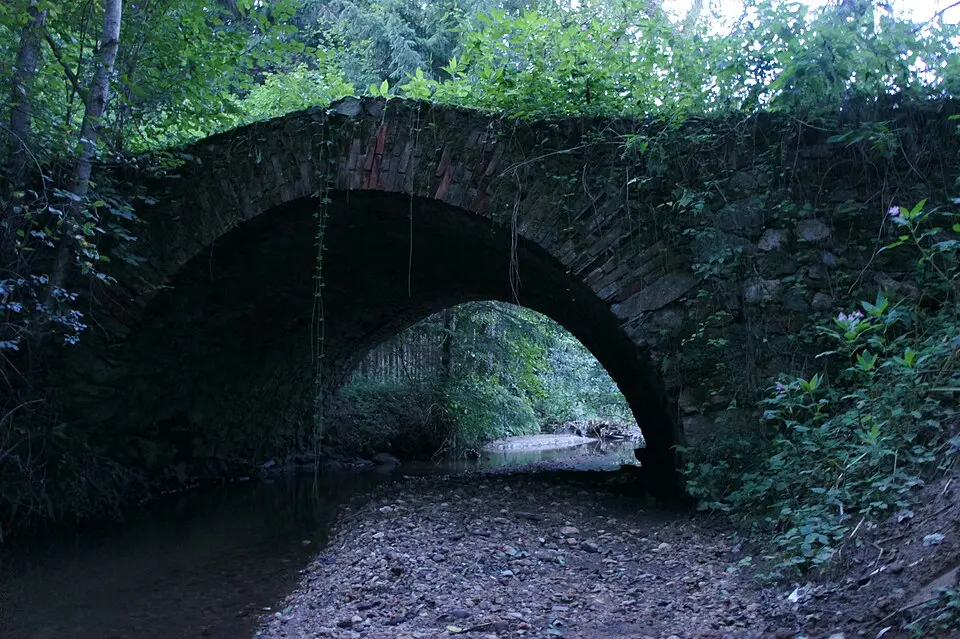 Obrázok: Ufoao · CC BY-SA 3.0 AT Straßenbrücke, Römerbrücke