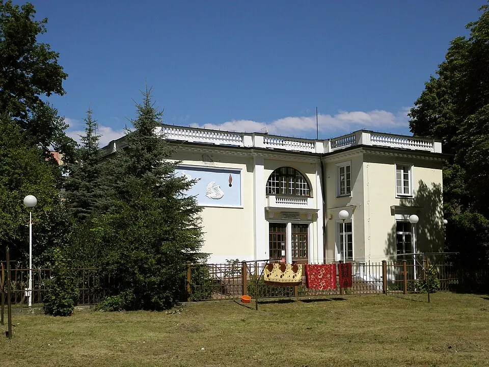 Pałacyk fabrykanta, tzw. Pałacyk „Pod łabędziami” w Pionkach
