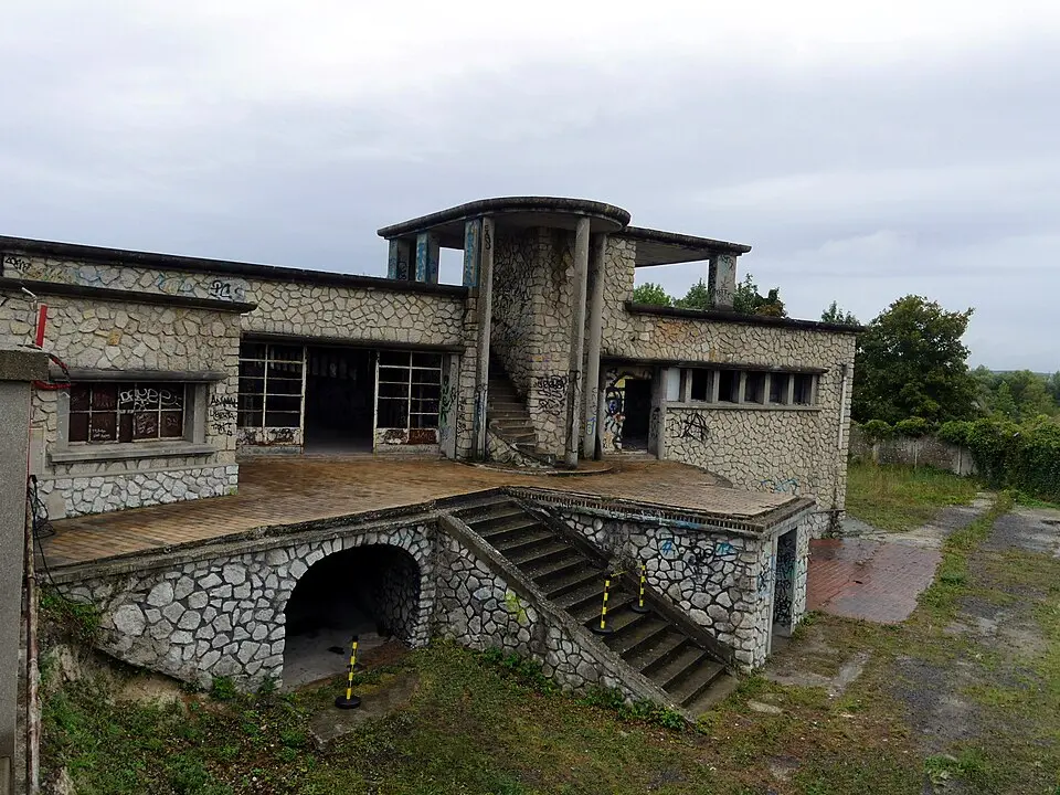 ancienne piscine Léon-Pille