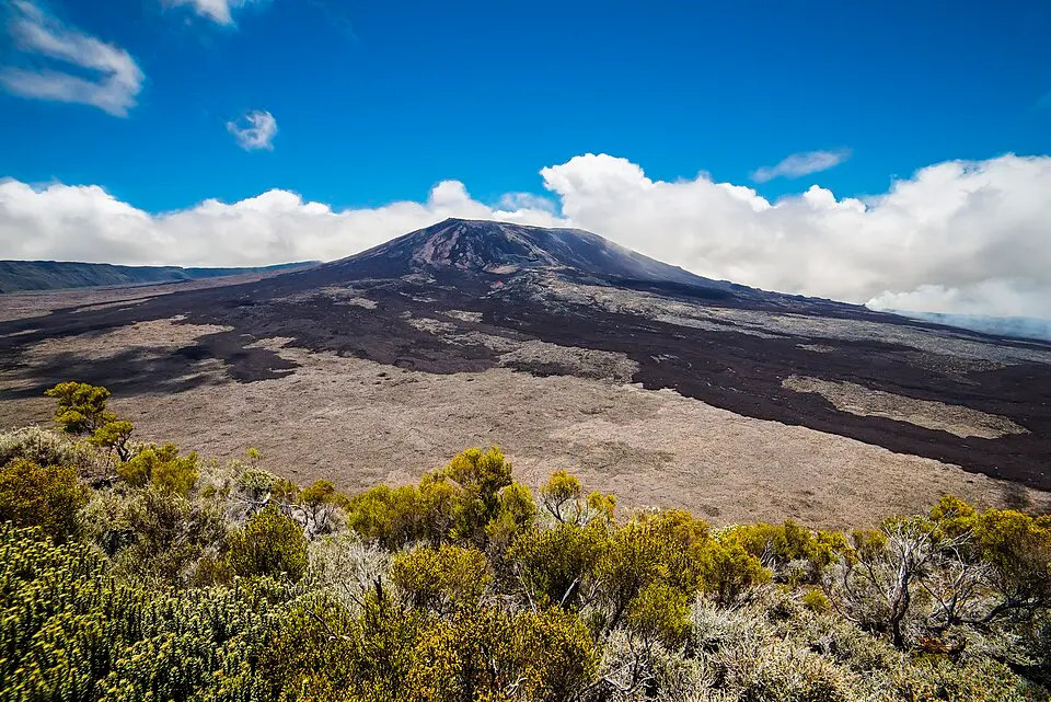 Image: Alexandre Péribé · CC BY-SA 4.0 Piton de la Fournaise