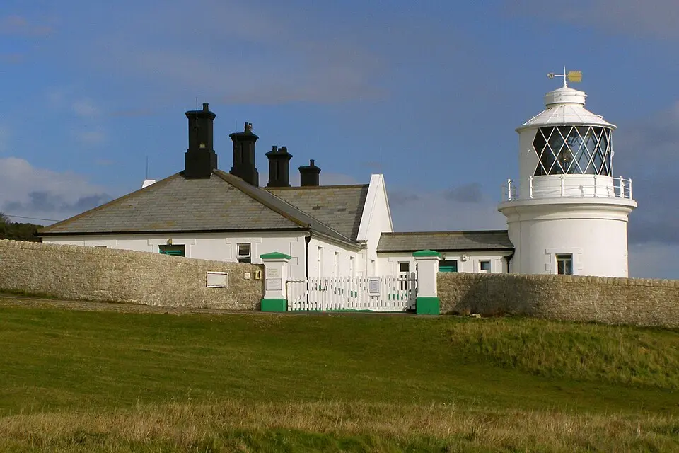 Image: JimChampion · CC BY-SA 3.0 phare d'Anvil Point