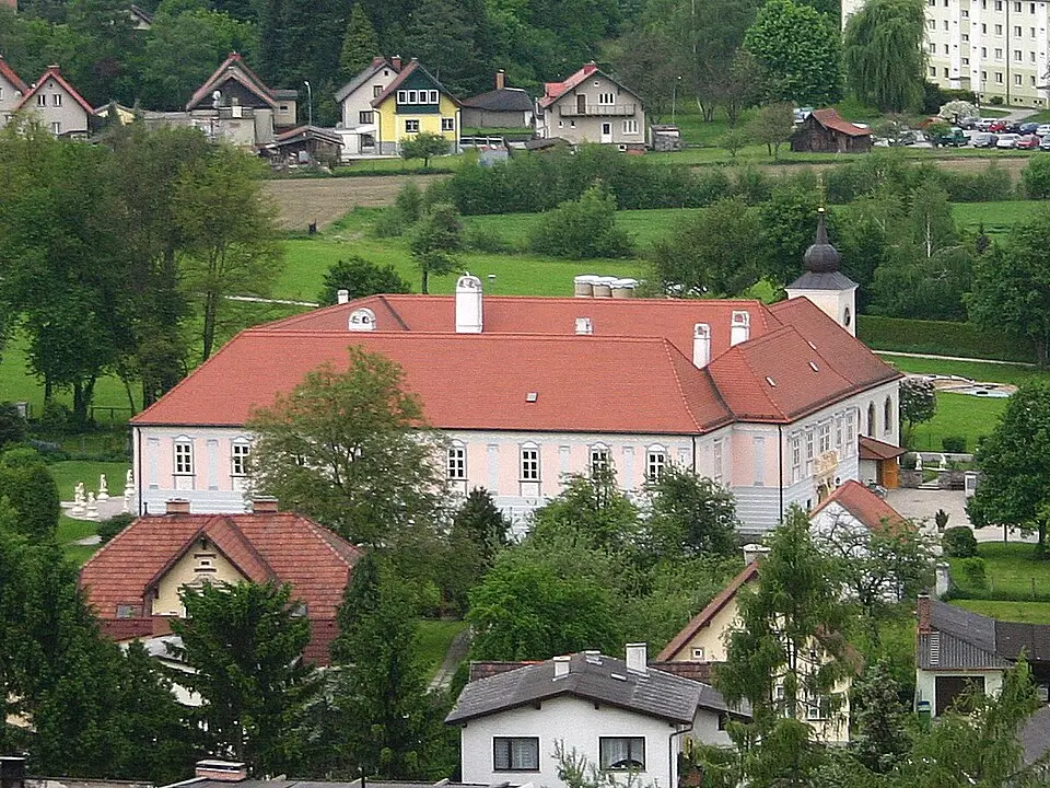 Pfarrhof mit Kapelle hl. Martin (Pfarrhofkirche) und Gartenbaudenkmalen