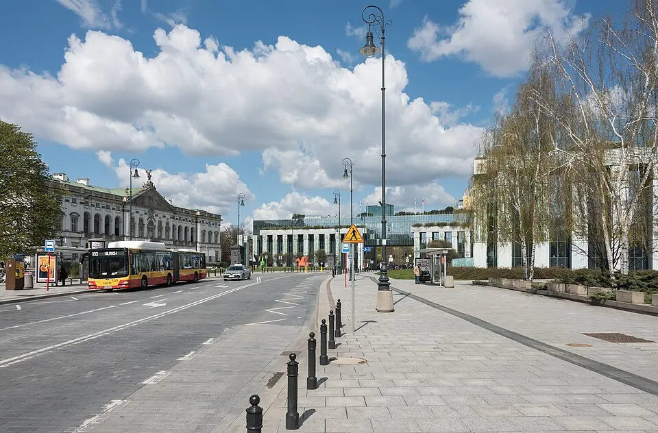 Image: Adrian Grycuk · CC BY-SA 3.0 PL Krasiński Square