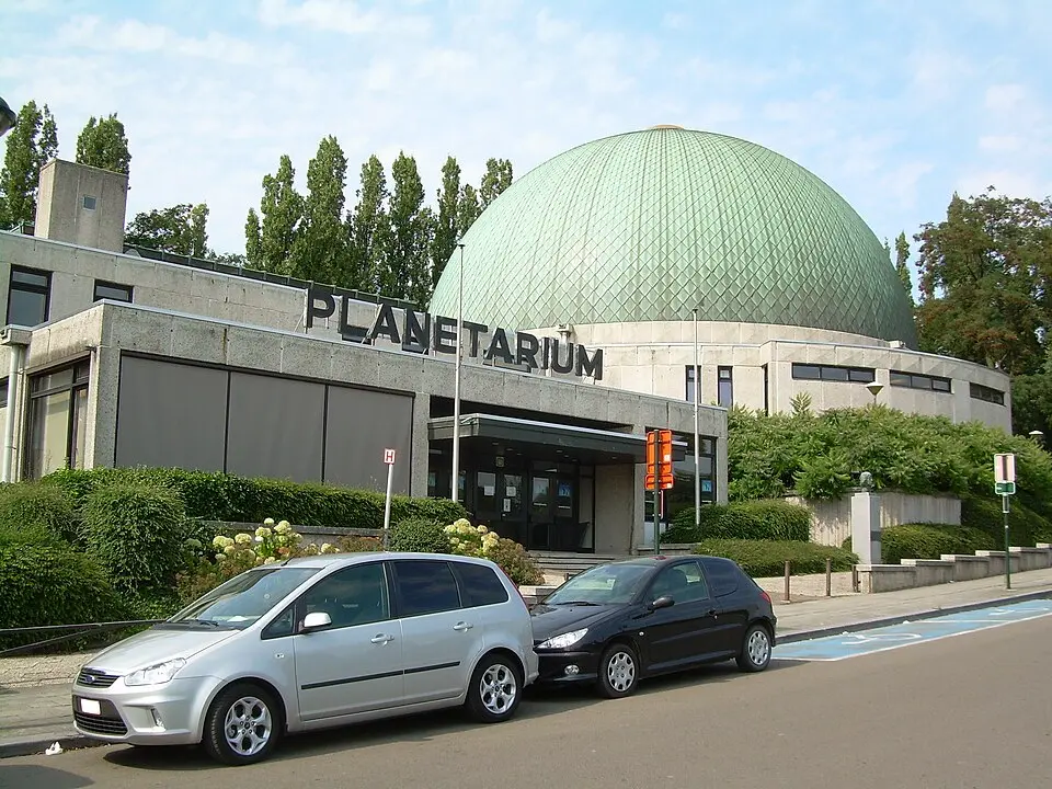 Image: ZombieLeChuck · Public domain Brussels Planetarium