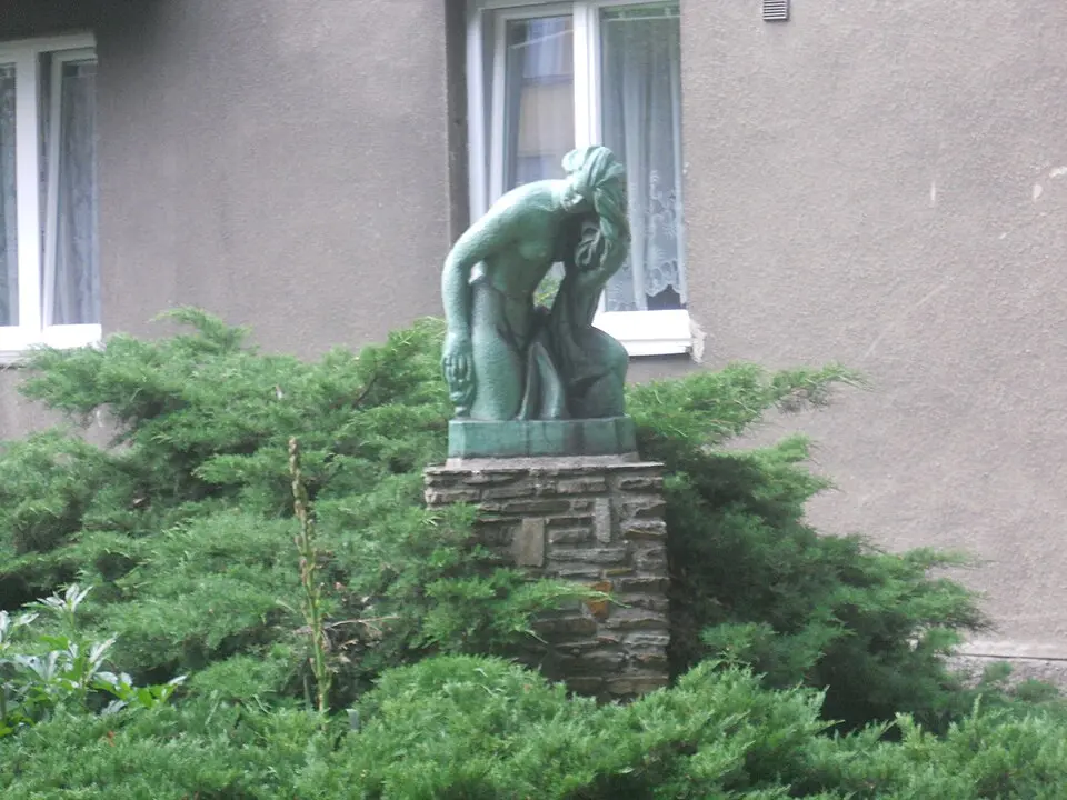 Plastik "Die Badende" by Christa Vogelmayer