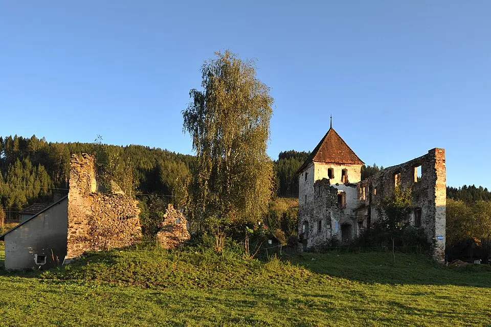 Turm der Ruine Einödhof