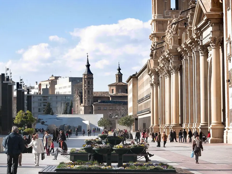 Image: Juanedc from Zaragoza, España · CC BY 2.0 Plaza de Nuestra Señora del Pilar