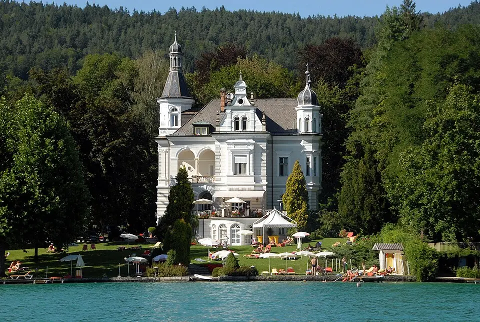 Image: Johann Jaritz · CC BY-SA 3.0 AT Villa Wörth