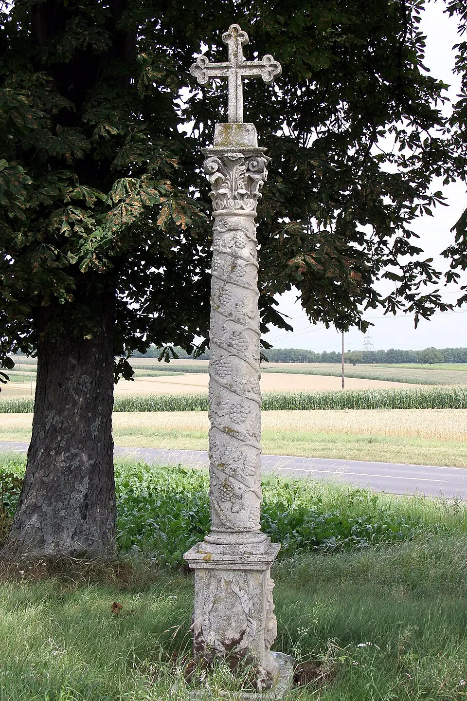 Obrázek: Steindy (talk) 21:40, 31 July 2011 (UTC) · CC BY-SA 3.0 Weingartenkreuz bzw. Kreuzsäule