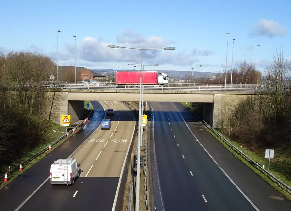 M606 motorway