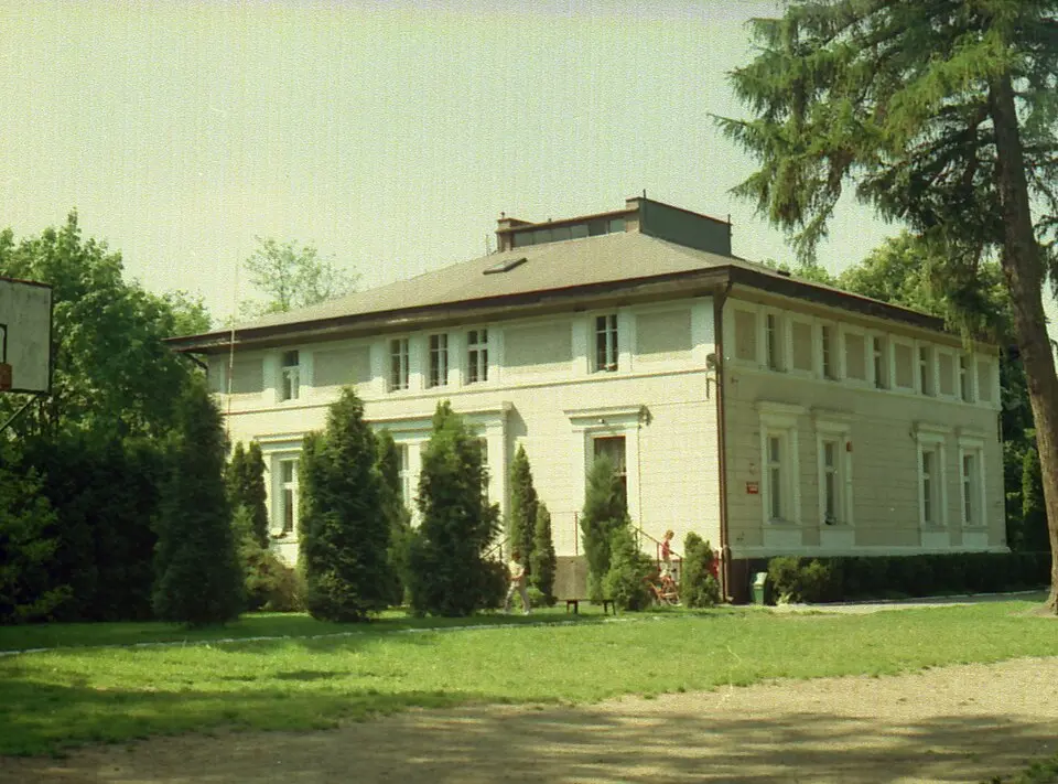 Dwór (dec. pałac) w Brąchnówku