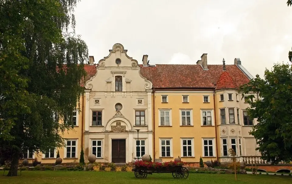 Palace in Łabędnik