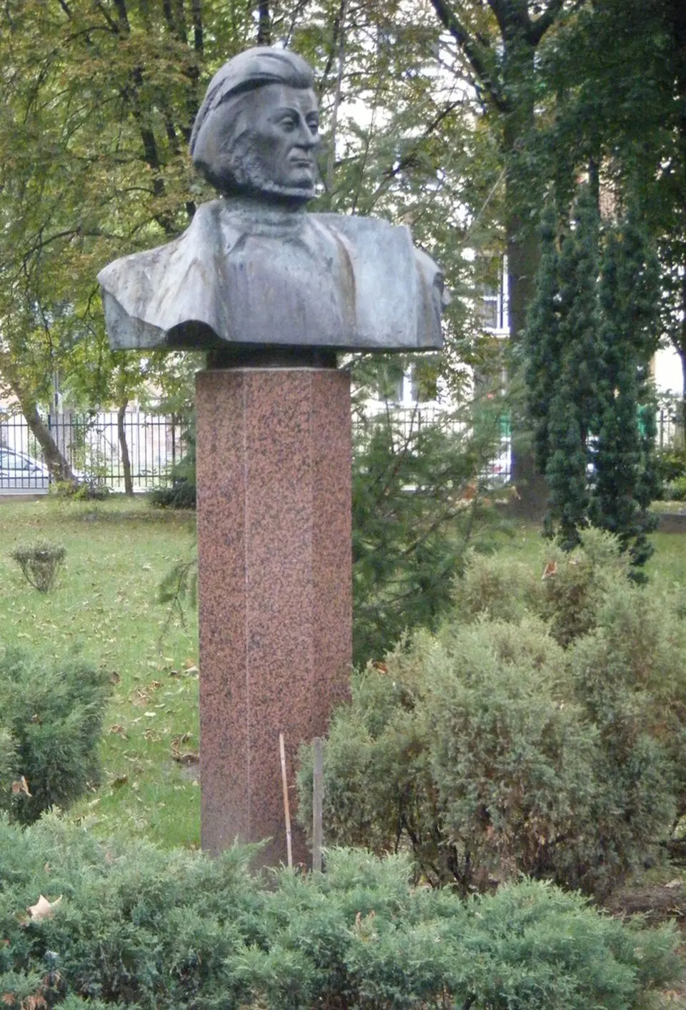Popiersie Adama Mickiewicza w Warszawie