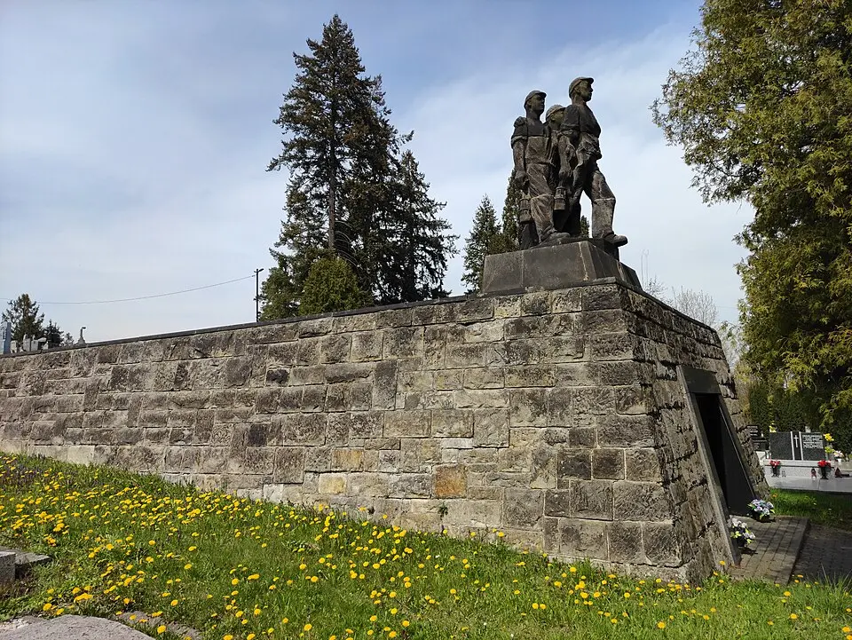 Image: Fry72, Karel Frydrýšek · CC BY-SA 4.0 Pomník horníkům