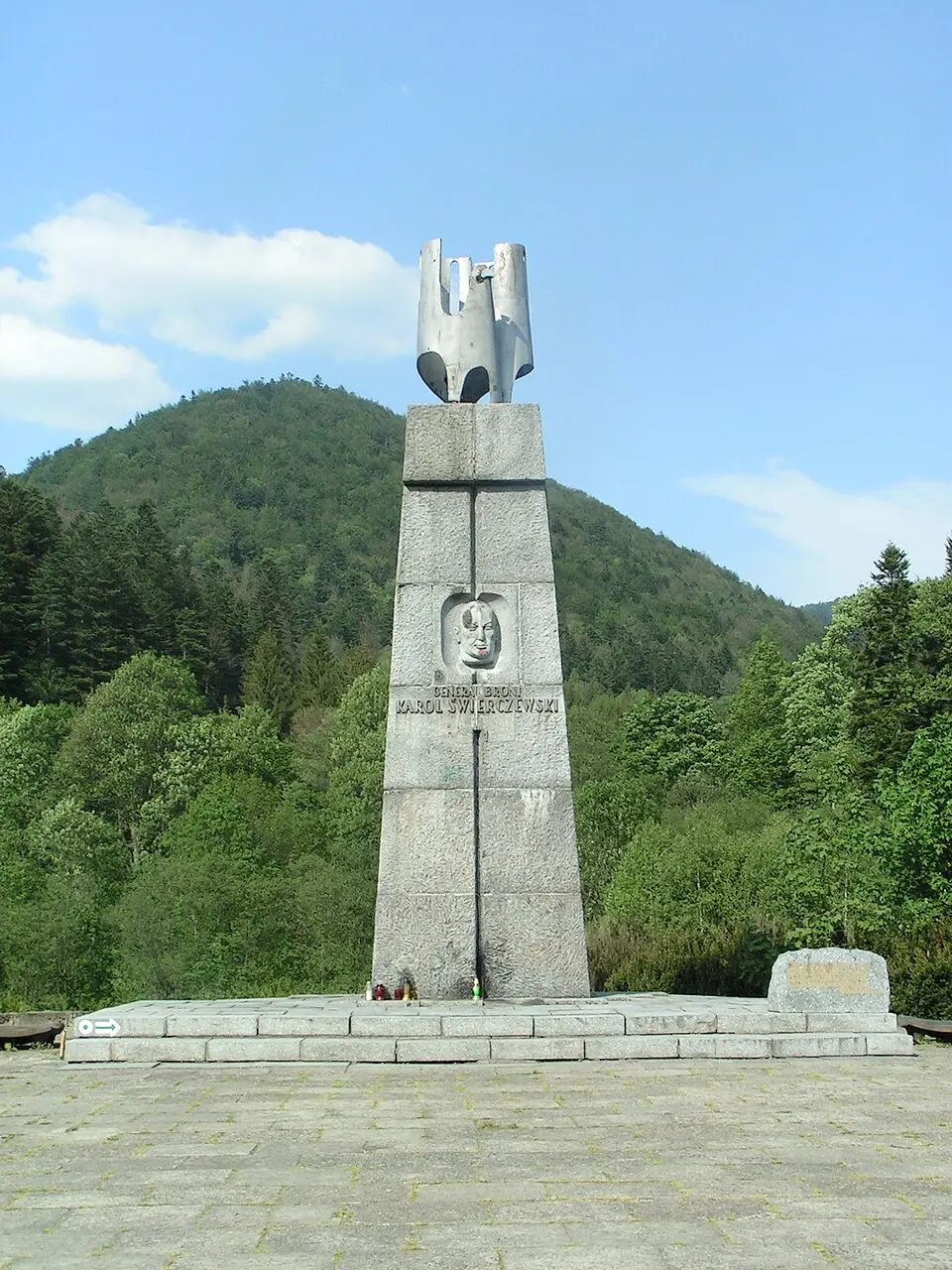 Pomnik Karola Świerczewskiego Waltera w Jabłonkach