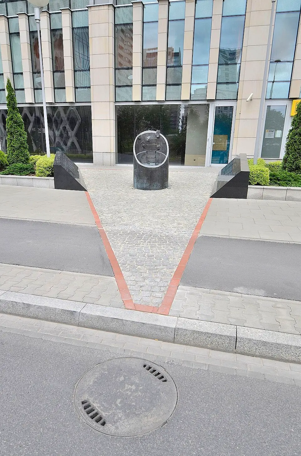 Pomnik ewakuacji bojowników getta warszawskiego