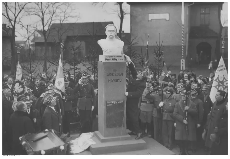 Pomnik Józefa Piłsudskiego w Ławicy pod Poznaniem