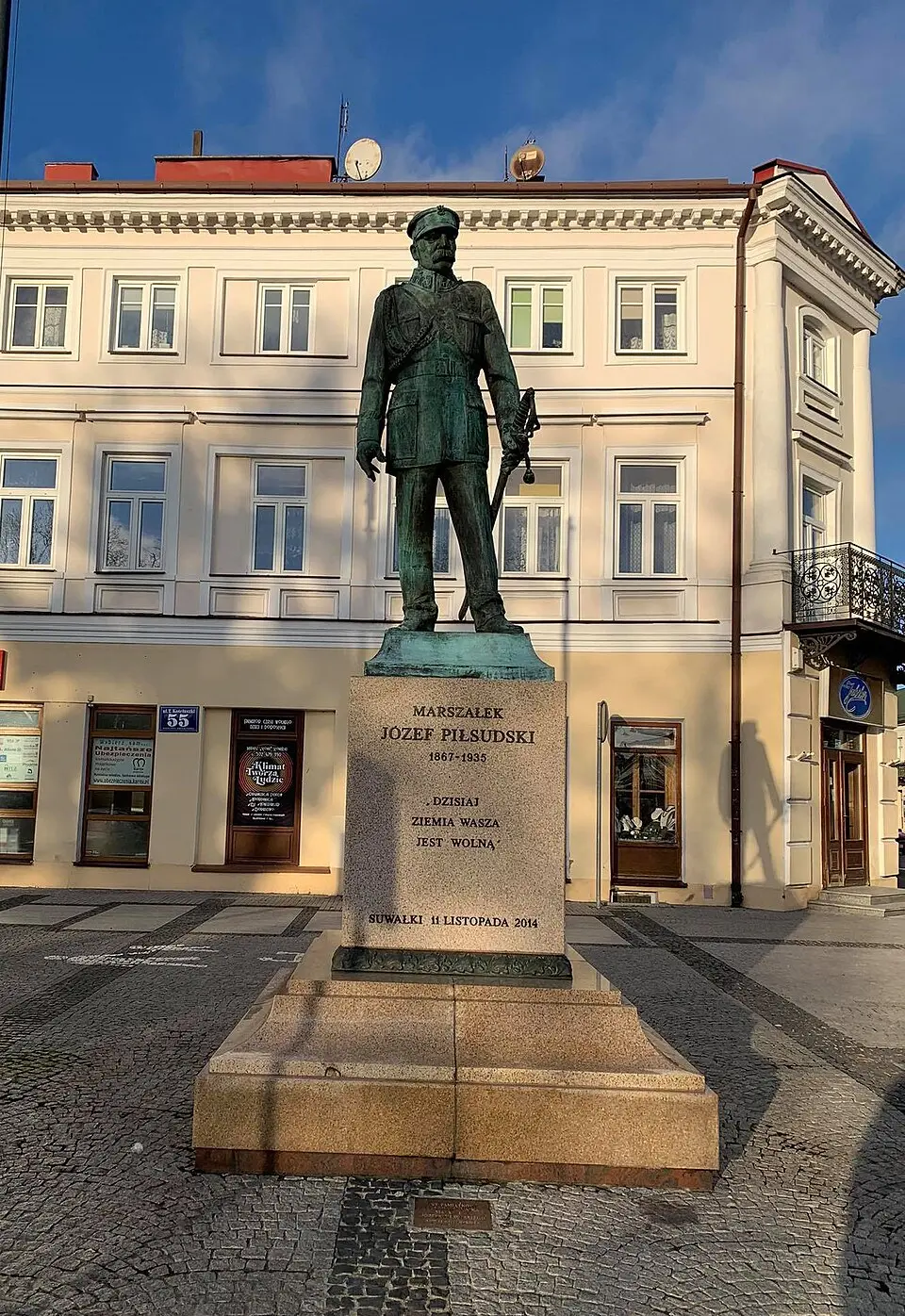 pomnik Józefa Piłsudskiego w Suwałkach