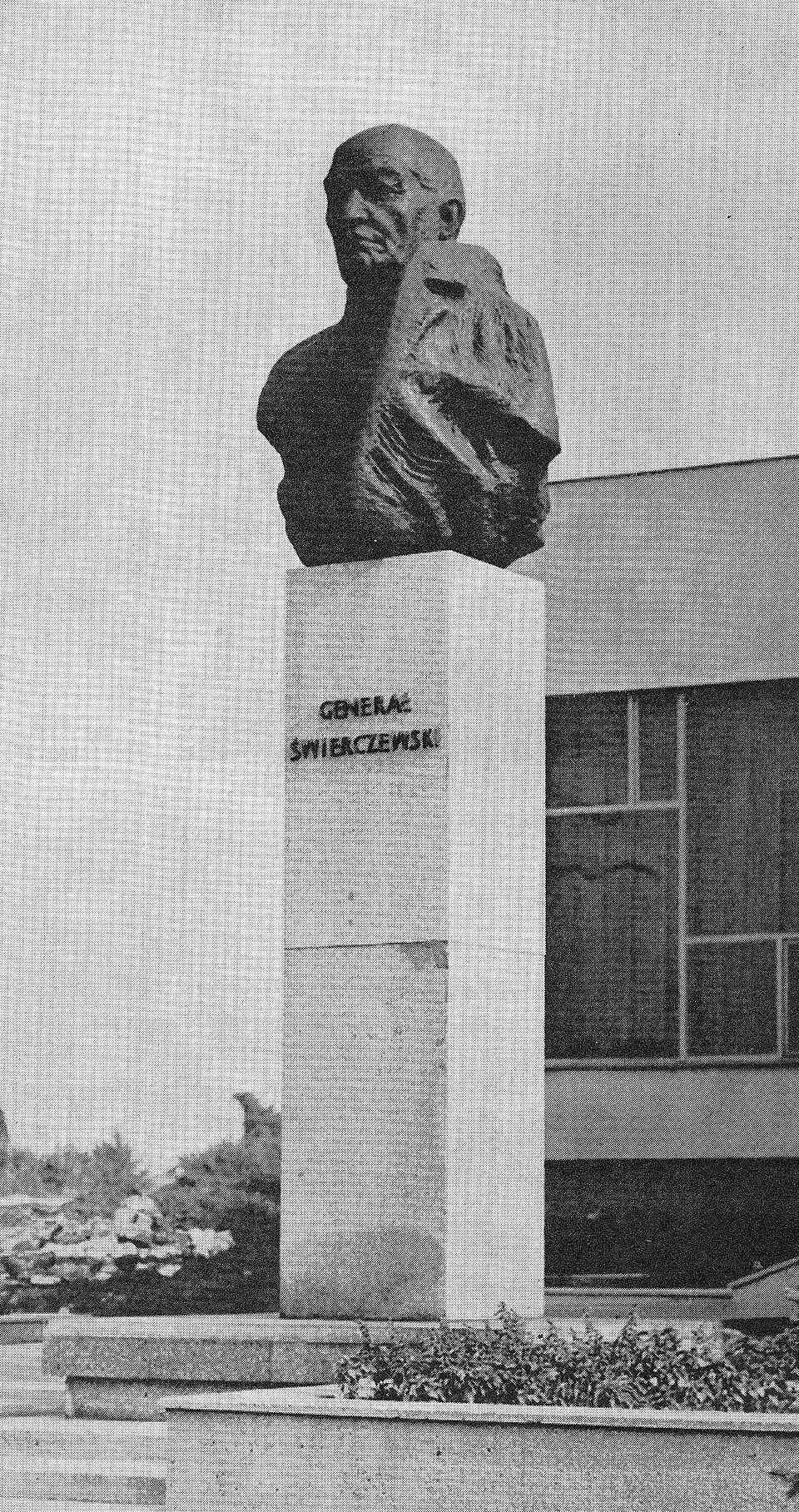 Pomnik Karola Świerczewskiego w Warszawie