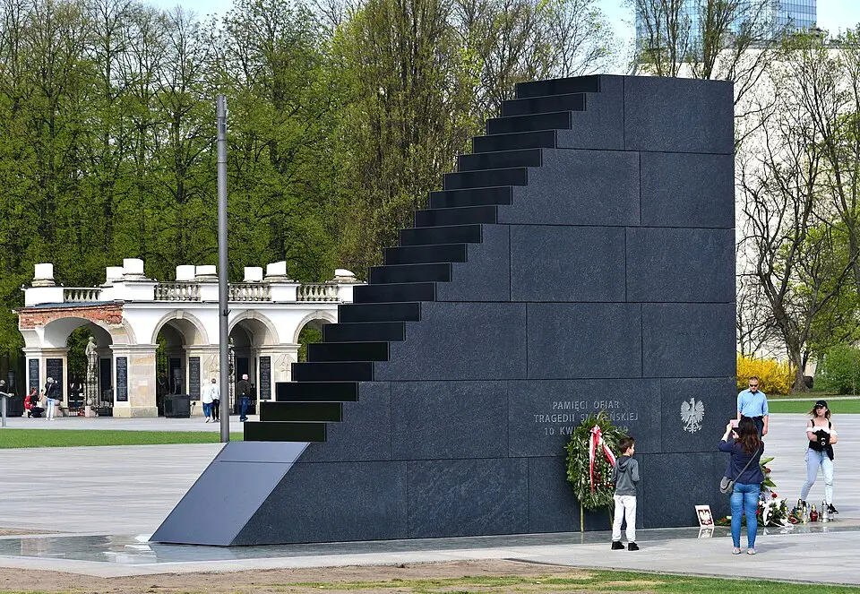 Pomnik Ofiar Katastrofy Smoleńskiej w Warszawie