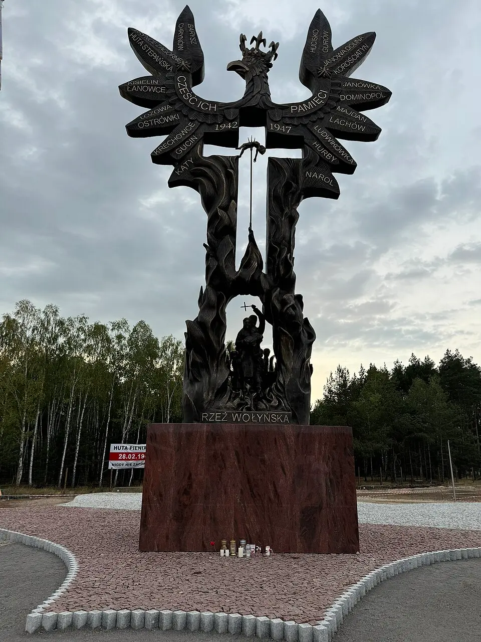 Pomnik „Rzeź Wołyńska” w Domostawie