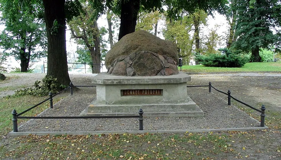 Obelisk Konstytucji 3 maja na przemyskim Wzgórzu Zamkowym
