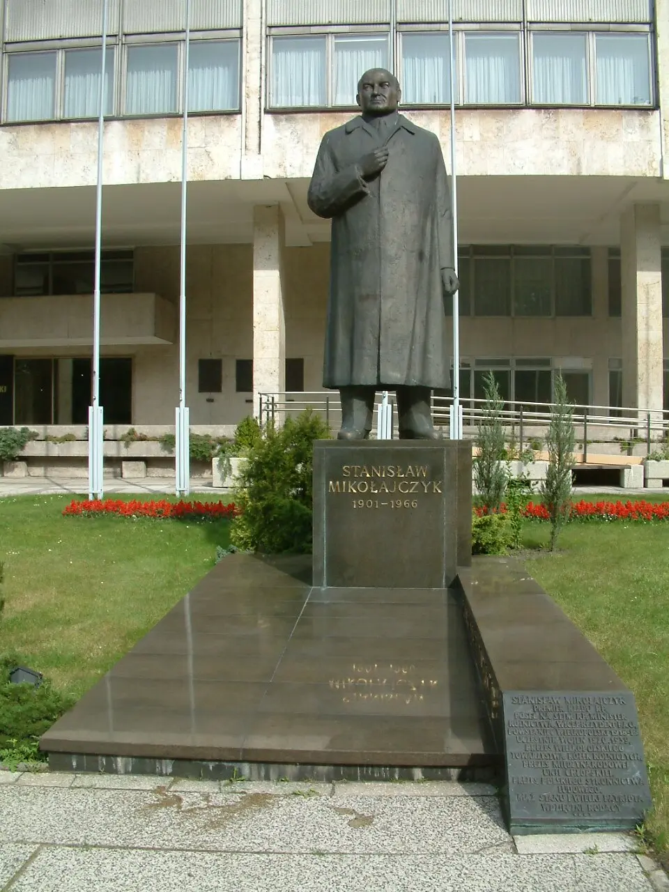 Pomnik Stanisława Mikołajczyka w Poznaniu