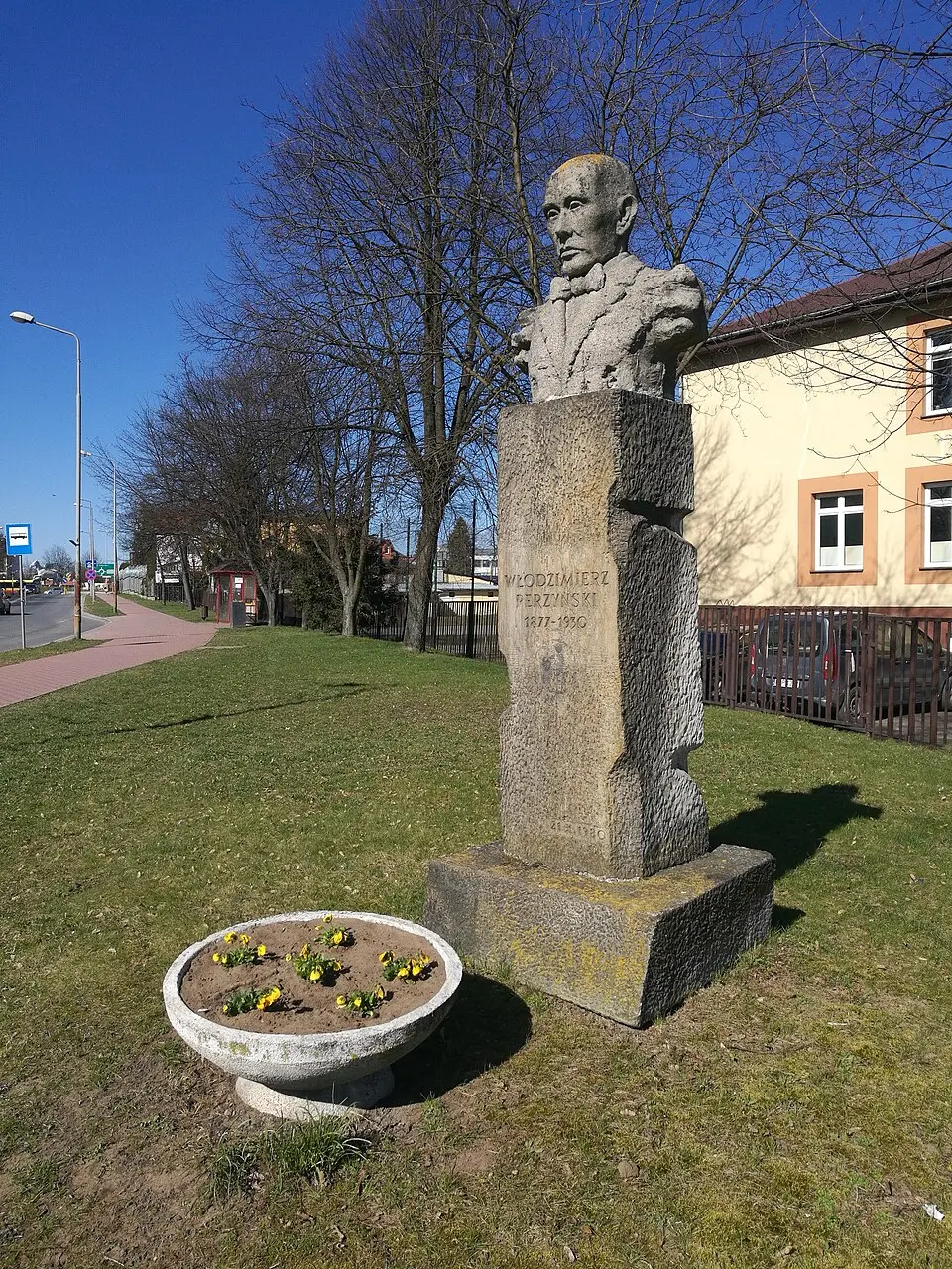 pomnik Włodzimierza Perzyńskiego w Opocznie