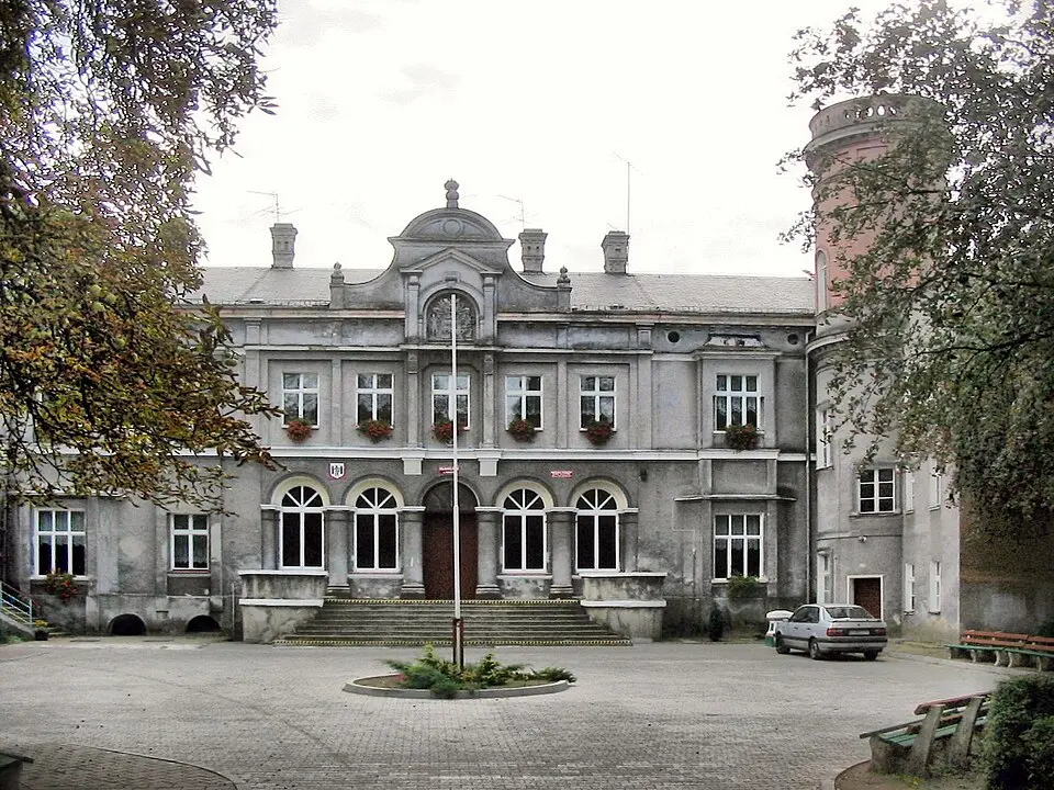 Pałac, ob. szkoła, kon. XVIII