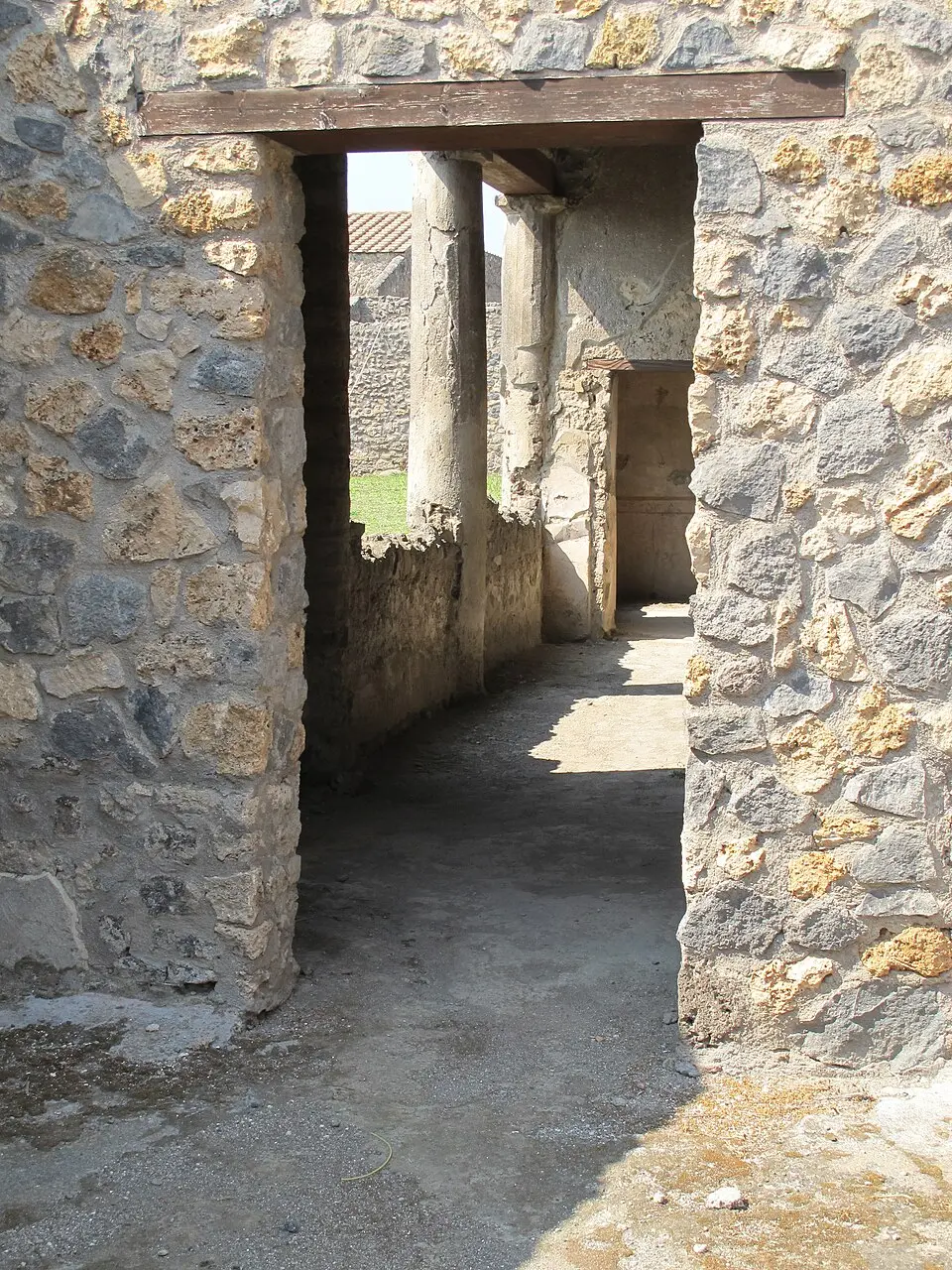 bottega (I.14.13)