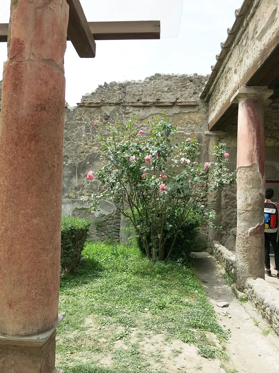 ingresso secondario (I.8.9)