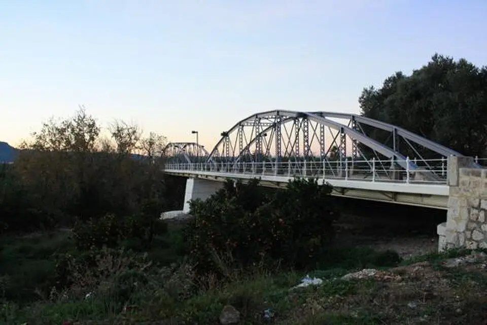 Image: XescoClaverGarcía · CC BY-SA 4.0 puente de Albalat sobre el Júcar