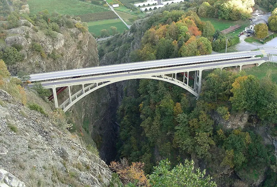 Brücke über den Trient