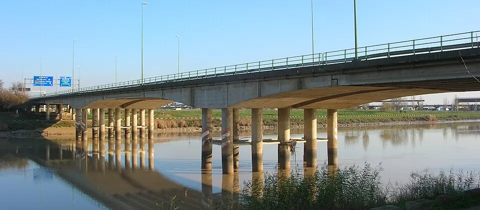 Image: Grez · CC BY-SA 3.0 pont Roi-Juan-Carlos-I