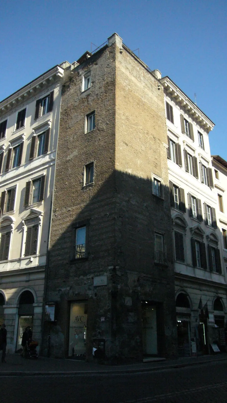 tour Sanguigna