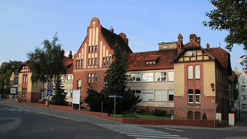 Klasztor, ob. zakład opieki
