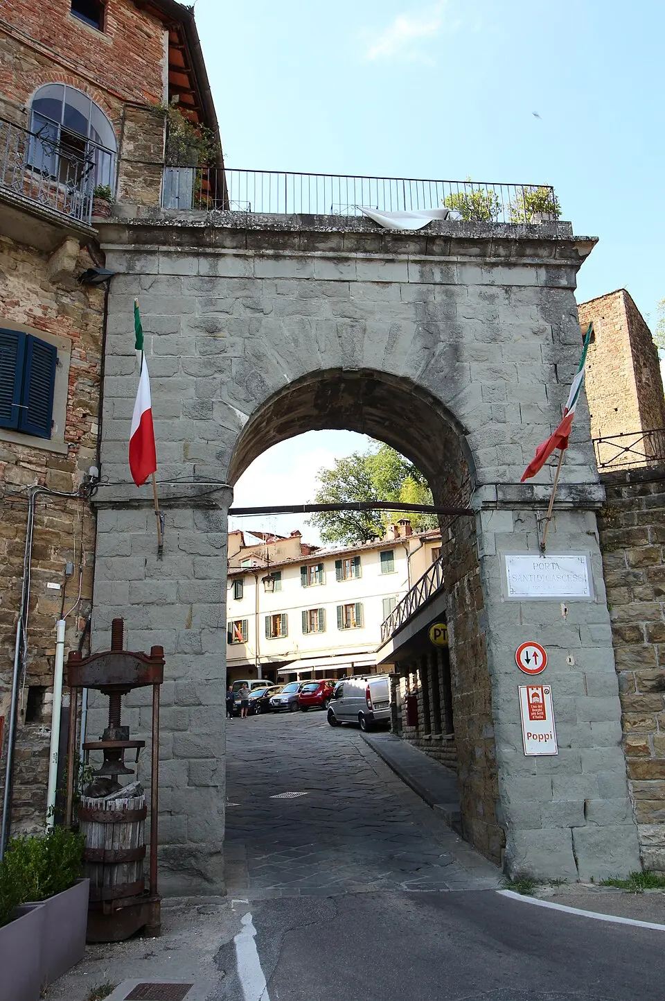 Porta Santi di Cascese