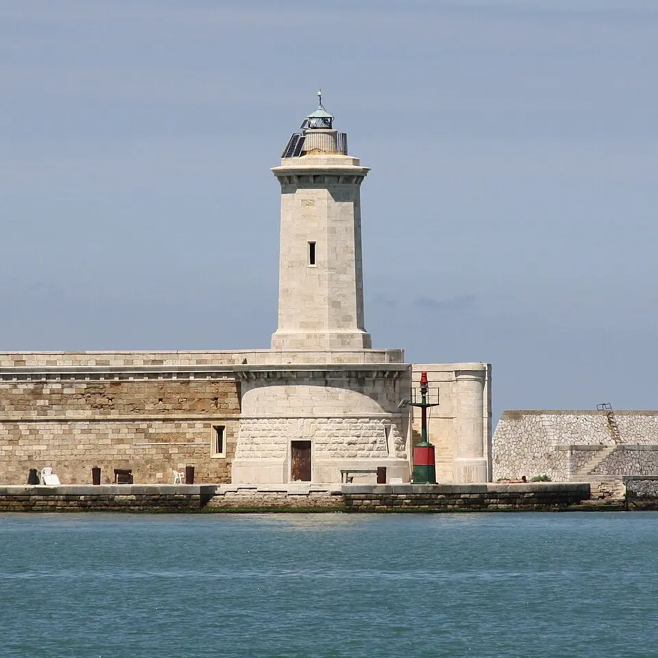 faro dismesso della Diga Curvilinea