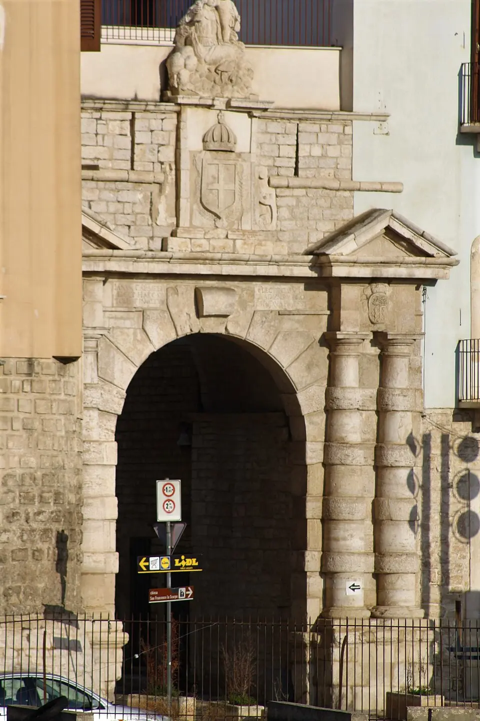 Porta la Maia
