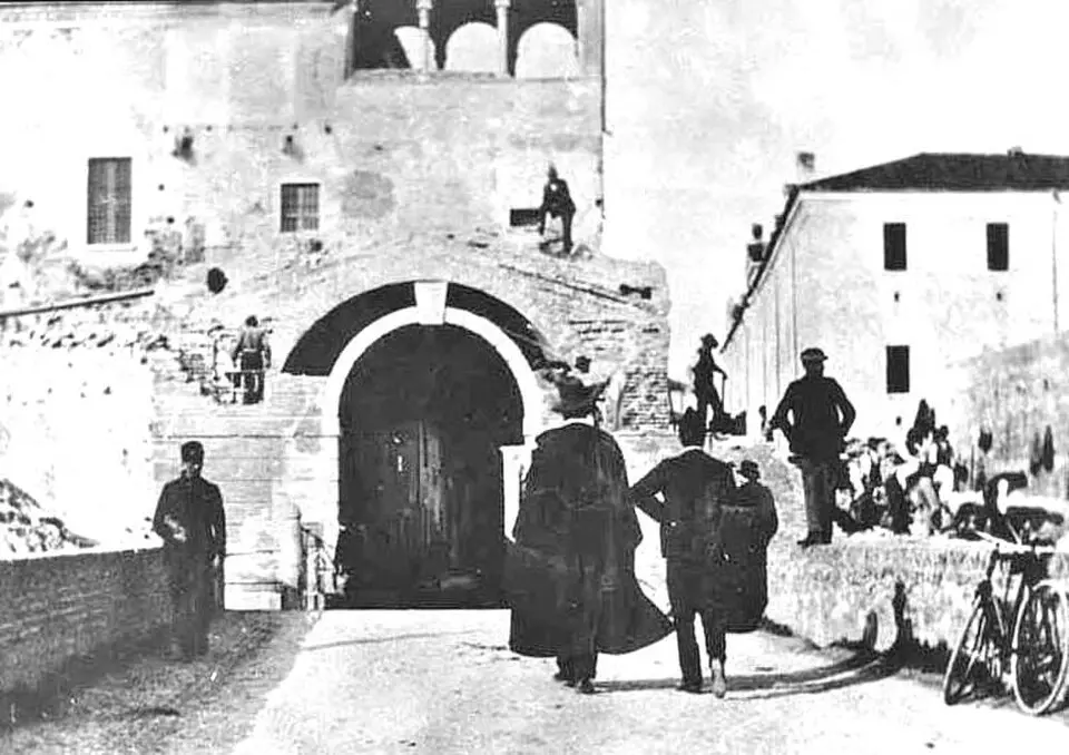 Porta Pusterla
