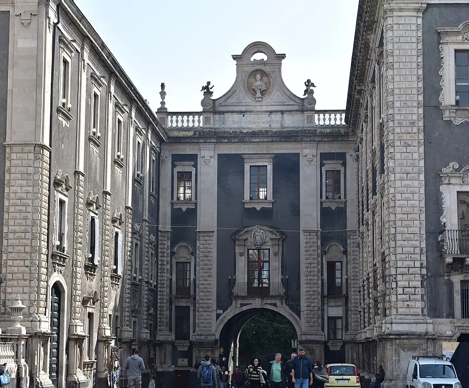 Porta Uzeda