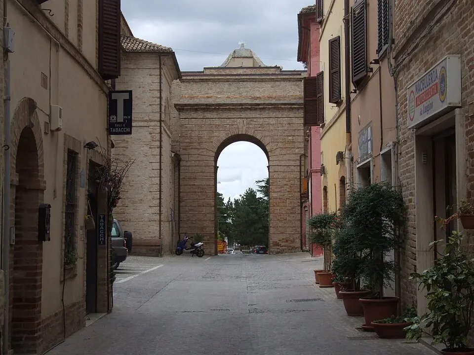 Porta Vittoria