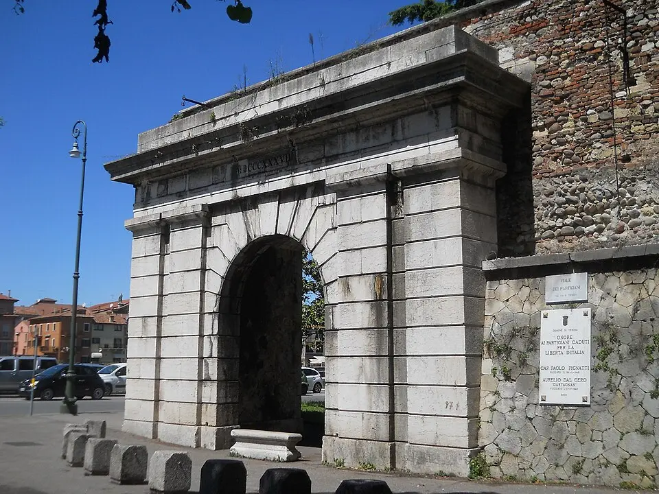 Porta Vittoria