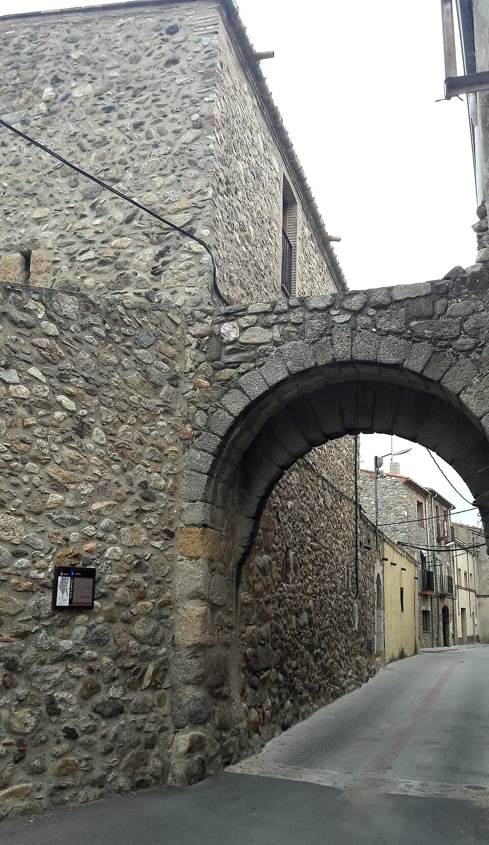 Portal de Sant Climent Sescebes