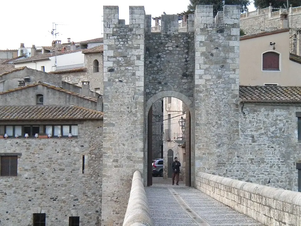 Recinto amurallado de Besalú