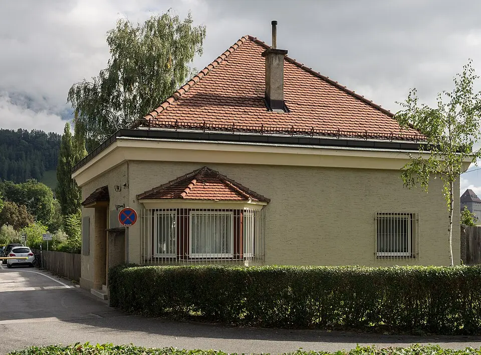 Sanatorium, Portiershaus und Einfriedungsmauer