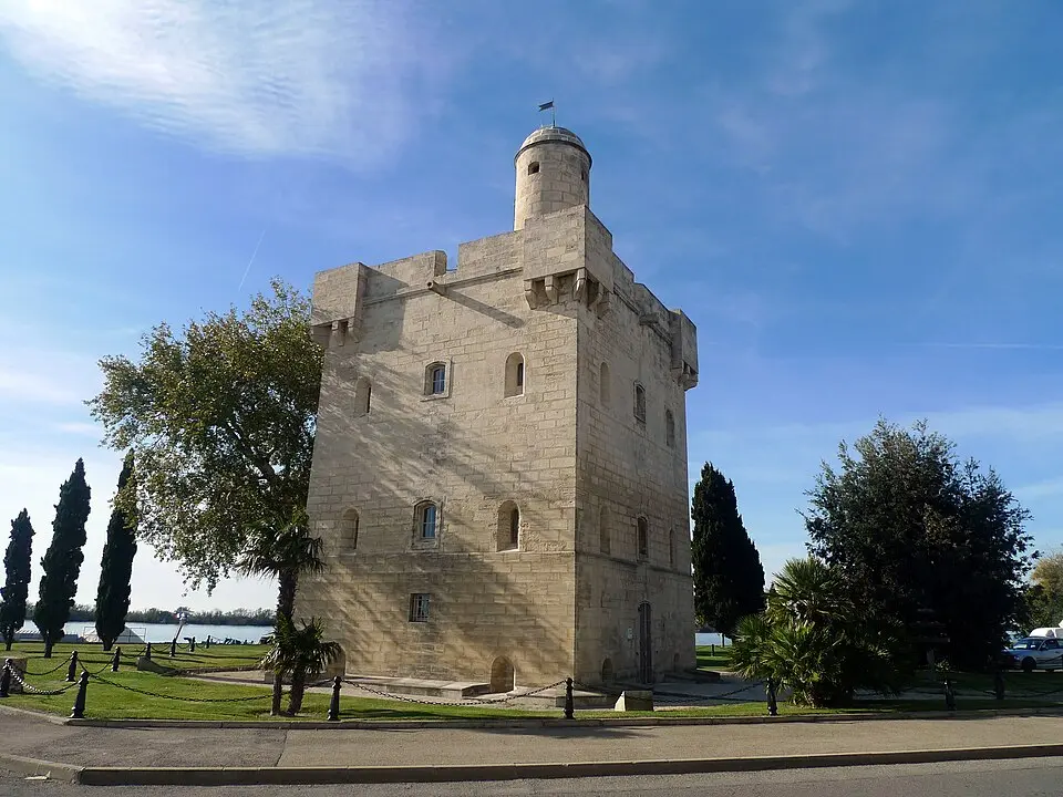 tour Saint-Louis