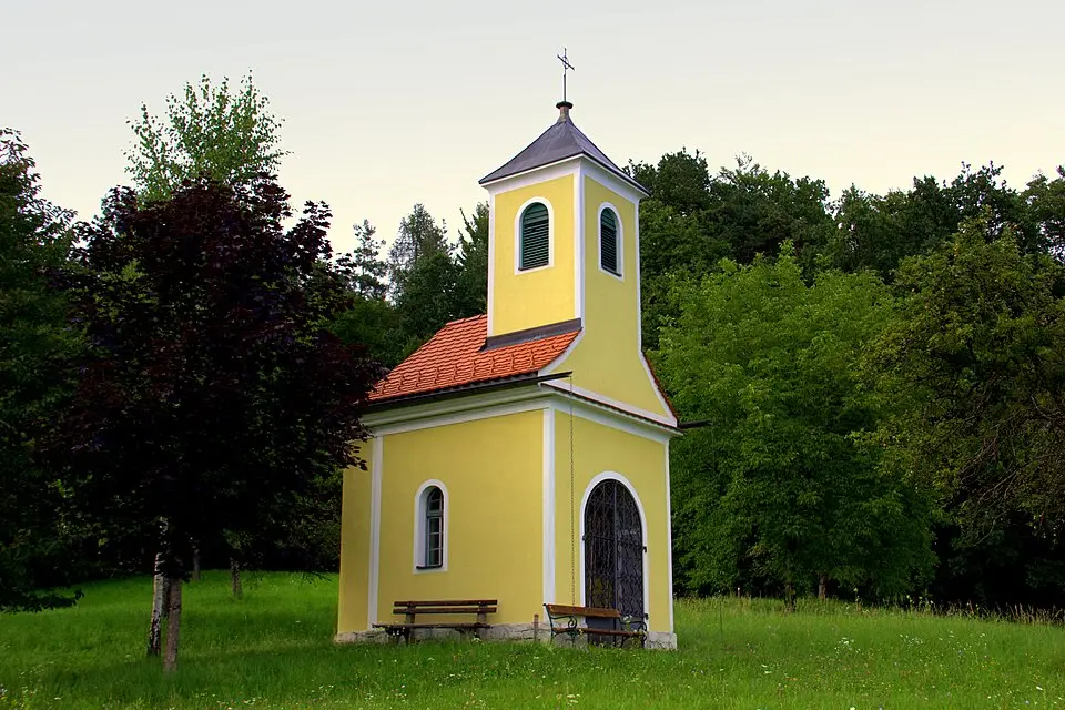 Image: DerGraueWolf (talk) · CC BY 3.0 Rupertikapelle