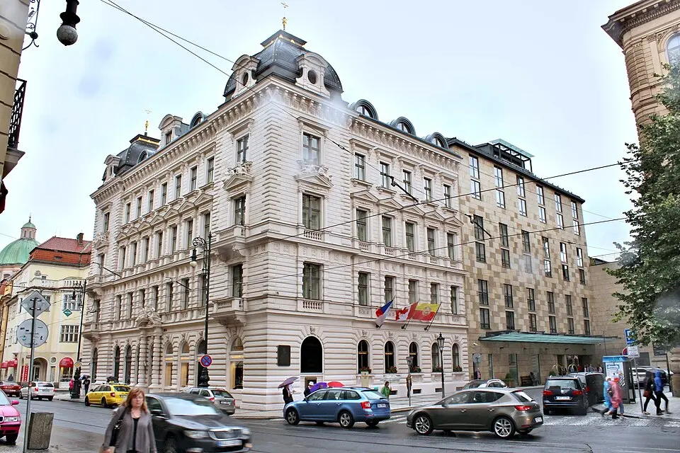 Four Seasons Hotel