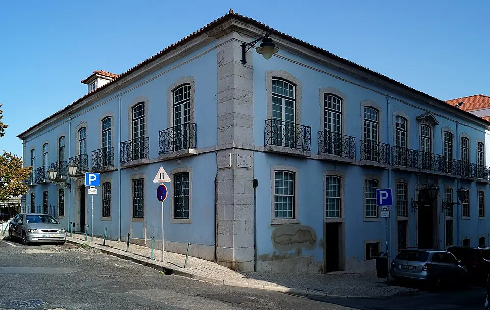 Imóvel sito na Calçada de Sant' Ana, 208 a 216, tornejando para a Rua do Instituto Bacteriológico, 8